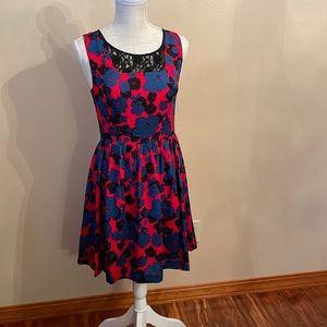 Kensie  sleeveless floral dress in size small